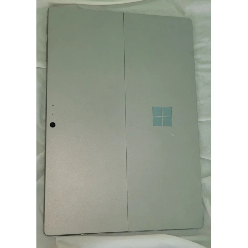 Microsoft Surface Pro 5 128gb (cracked screen on the side), 100% working